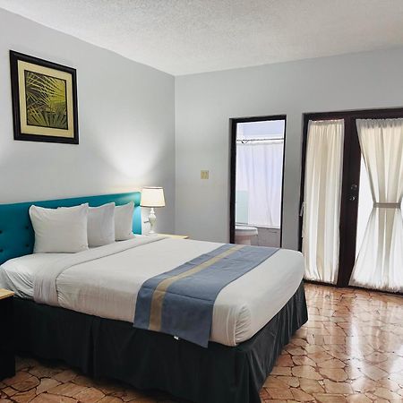 Toby'S Resort Montego Bay Buitenkant foto