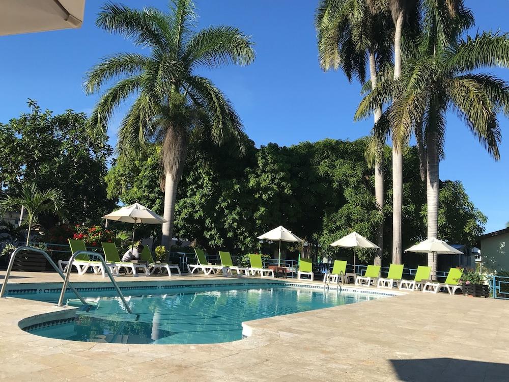 Toby'S Resort Montego Bay Buitenkant foto