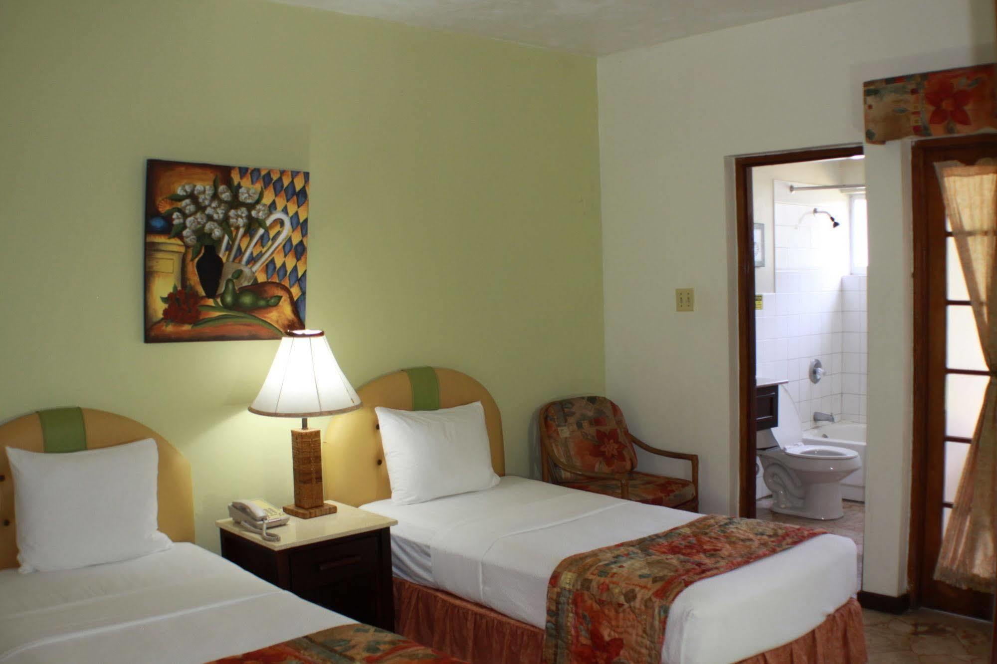 Toby'S Resort Montego Bay Buitenkant foto