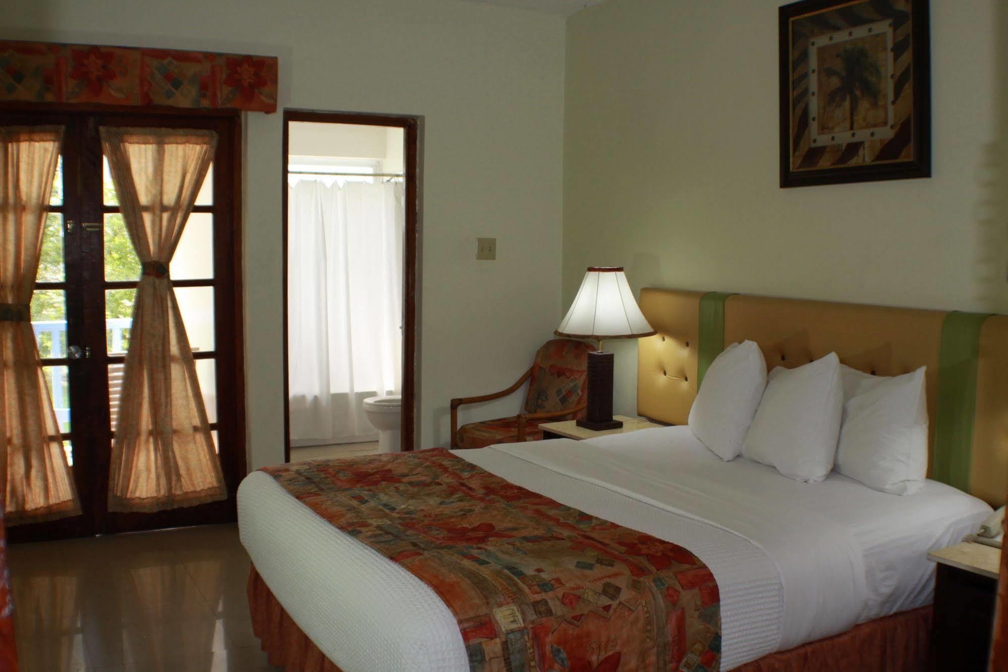 Toby'S Resort Montego Bay Buitenkant foto